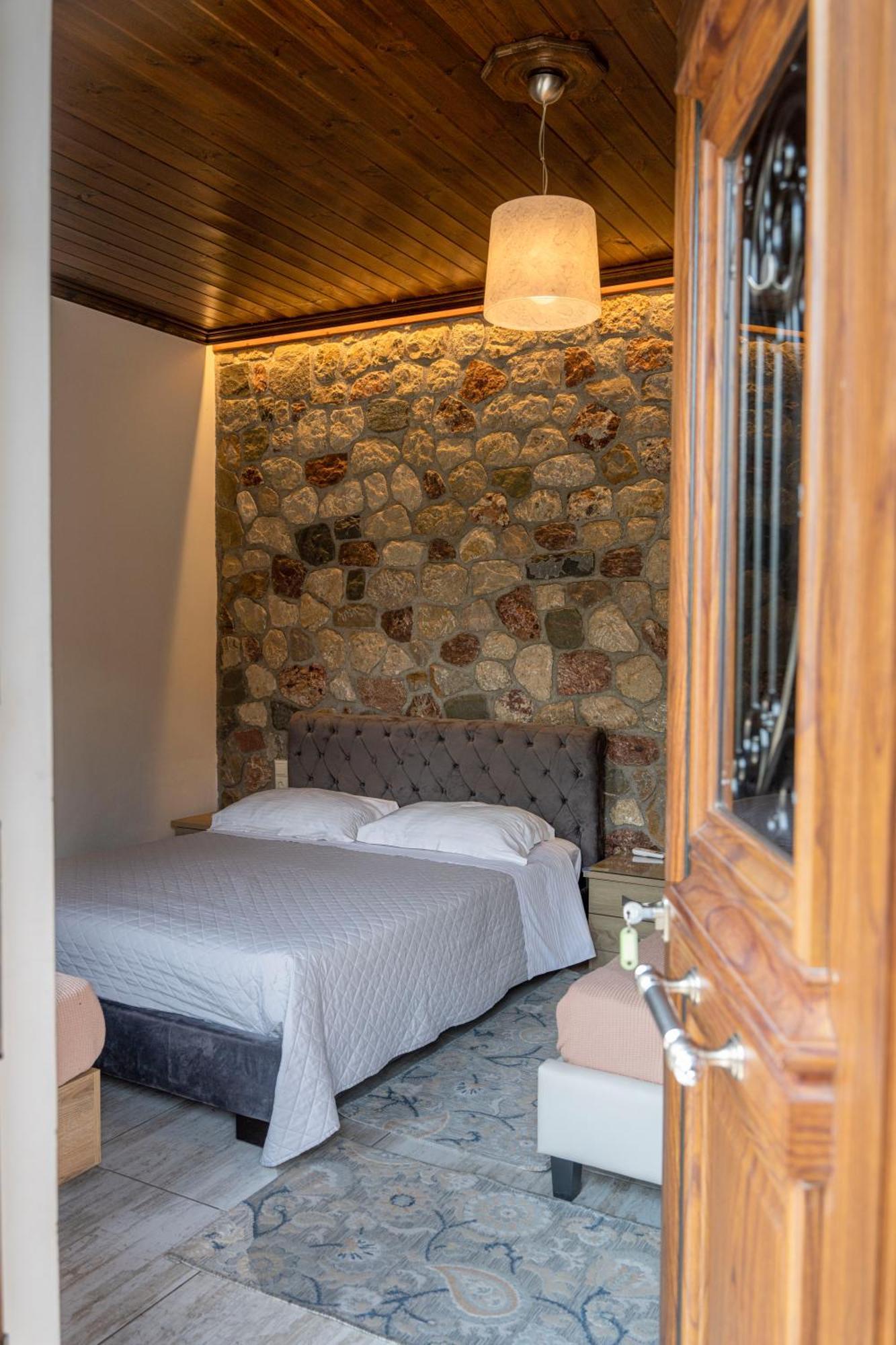 Liontos Rooms Pramanta Exterior photo