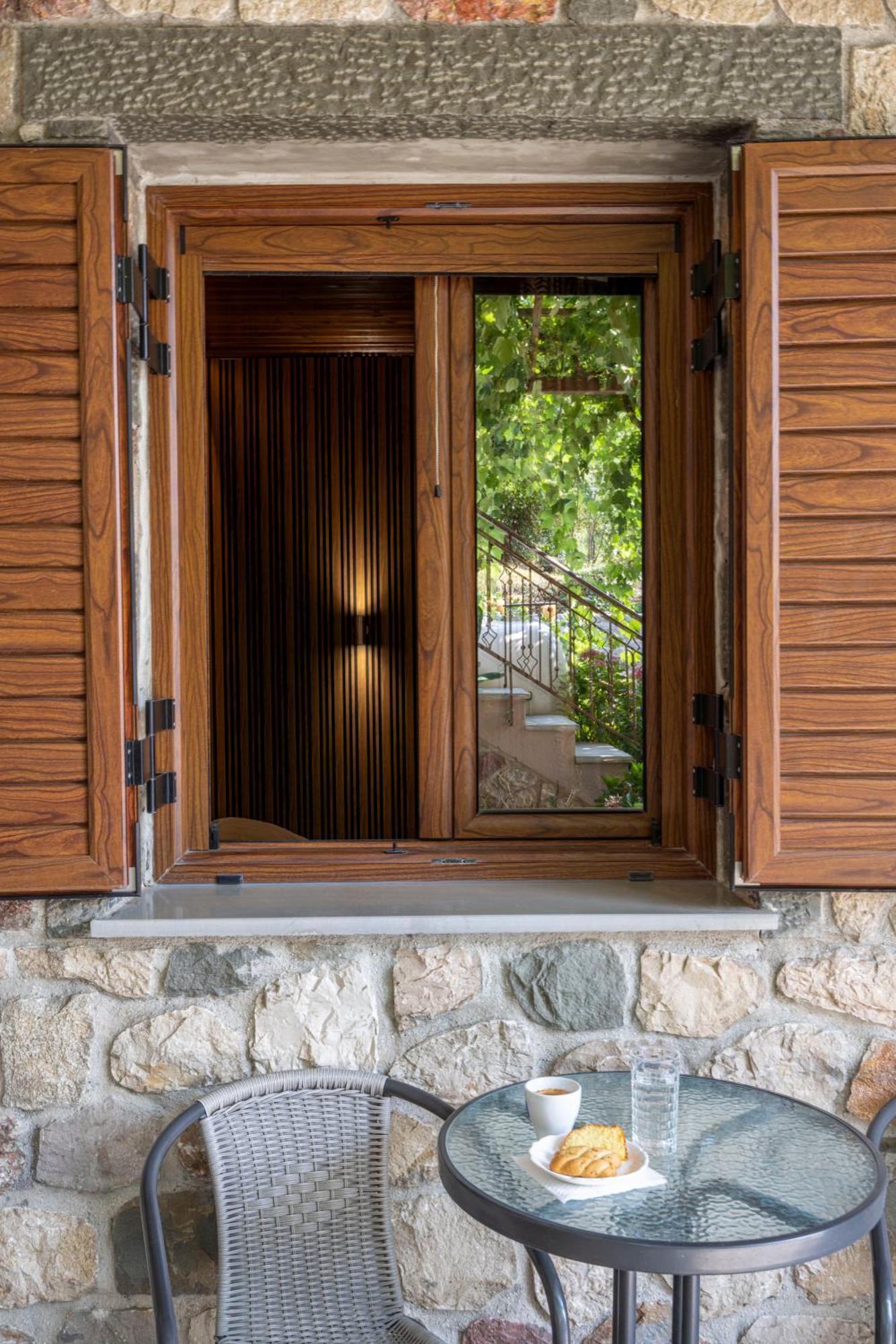 Liontos Rooms Pramanta Exterior photo