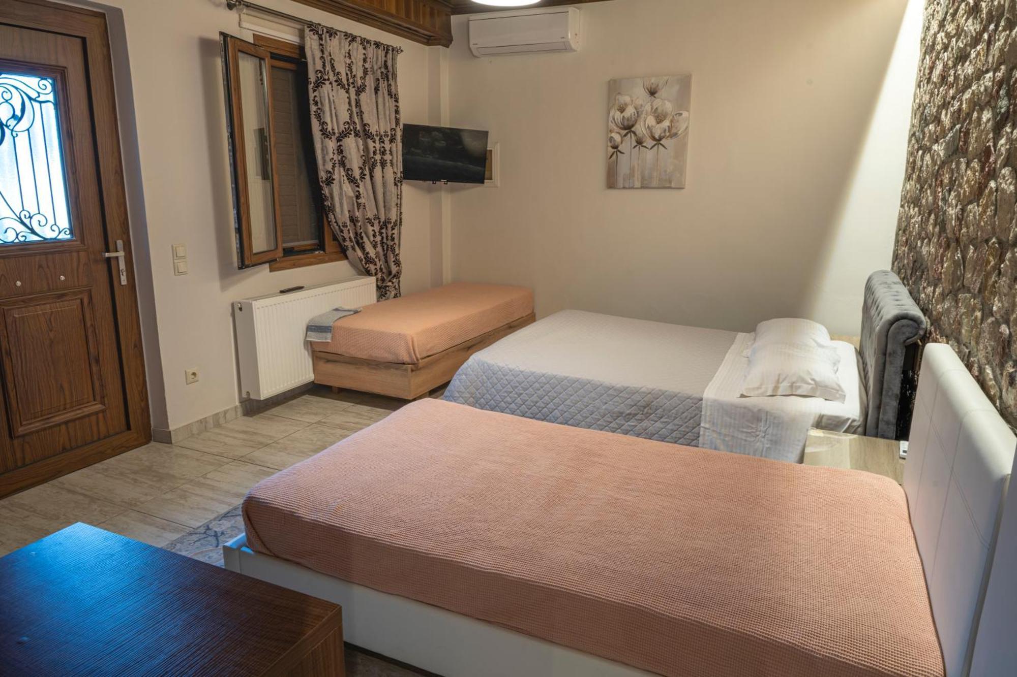 Liontos Rooms Pramanta Exterior photo